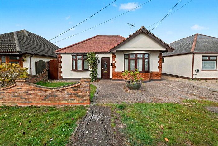 2 Bedroom Detached Bungalow For Sale In The Parkway, Canvey Island, SS8