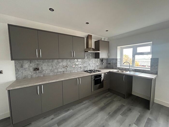 3 Bedroom Maisonette To Rent In Hilton Road, Lanesfield, Wolverhampton, WV4