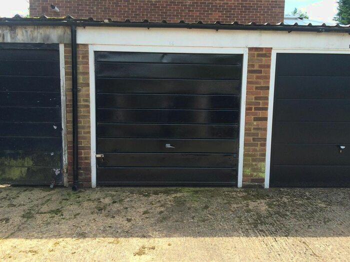 1 Bedroom Garage / Parking To Rent In Hennel Close, Forest Hill, SE23