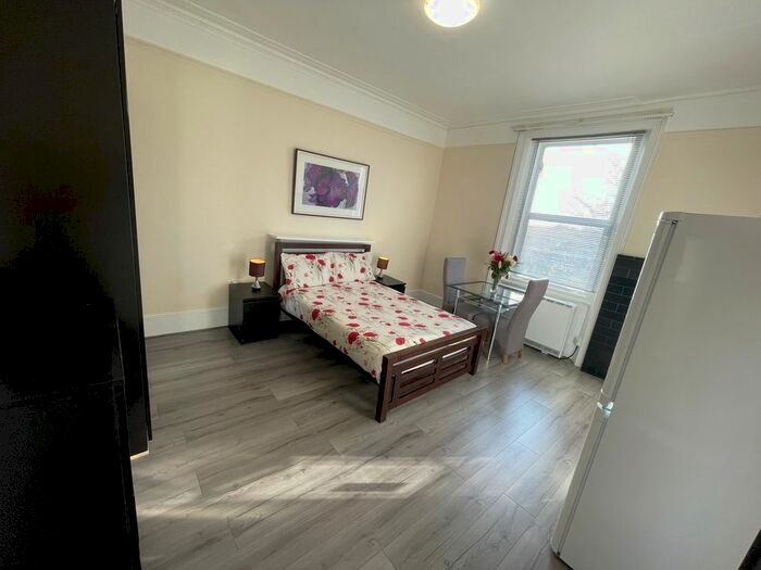 Studio To Rent In Philbeach Gardens, London, SW5