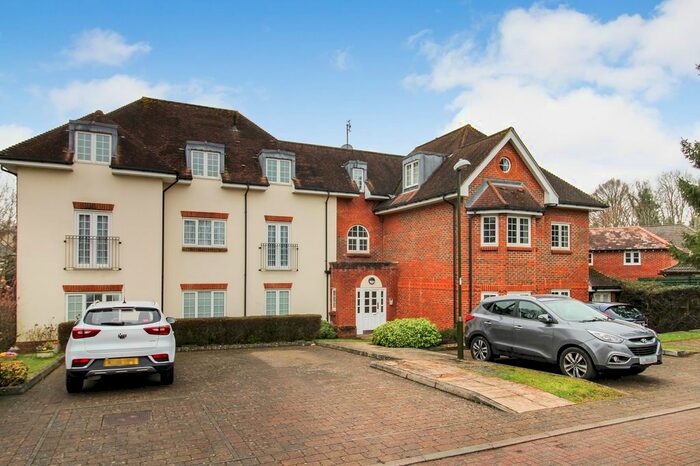 2 Bedroom Flat To Rent In Maddox Drive, Crawley, West Sussex., RH10
