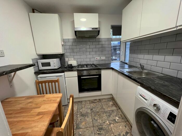 Studio To Rent In , Hendon, NW4