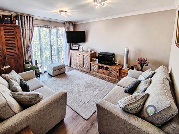 1 Bedroom Flat For Sale In Edward Court, Capstone Road, Chatham, Kent, ME5