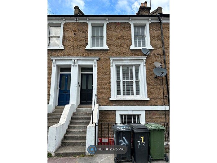 3 Bedroom Flat To Rent In St. Stephens Grove, London, SE13