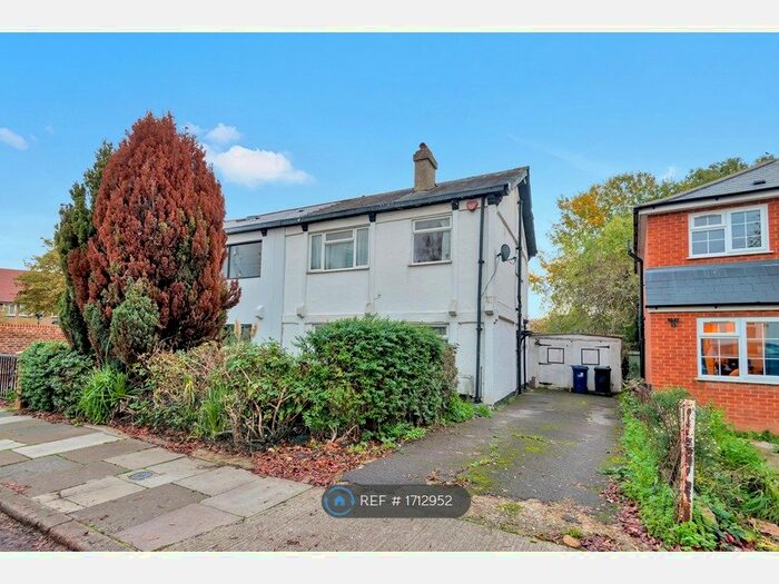 3 Bedroom Semi-Detached House To Rent In The Bye, London, W3