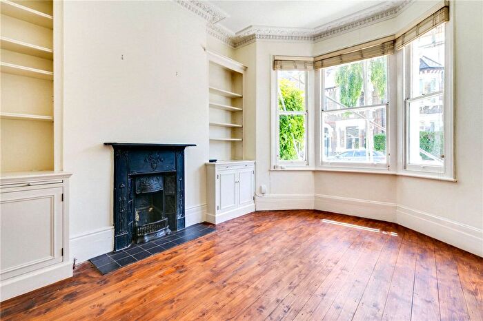 2 Bedroom Flat To Rent In Helix Road, London, SW2