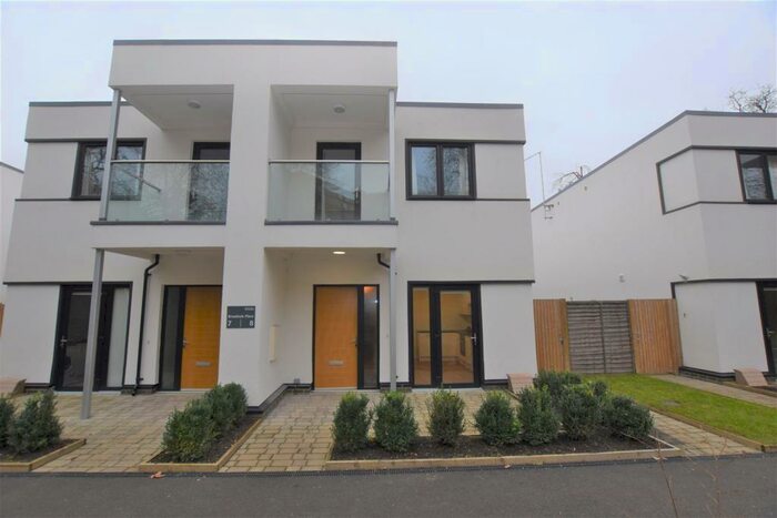 3 Bedroom Semi-Detached House To Rent In Broadoak Place, RG6