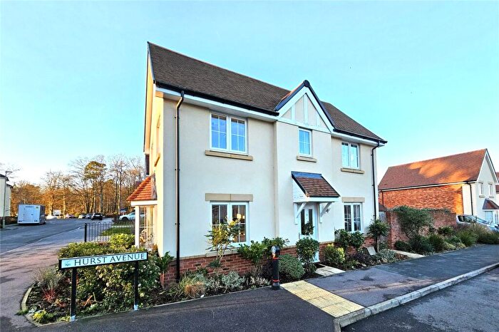 3 Bedroom Detached House For Sale In Hurst Avenue, Blackwater, Camberley, Hampshire, GU17