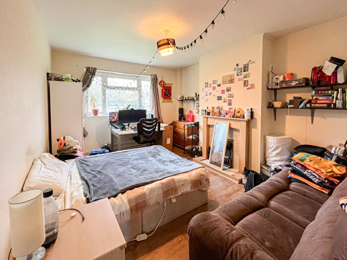 3 Bedroom Flat To Rent In St. Agnes Place, London, SE11