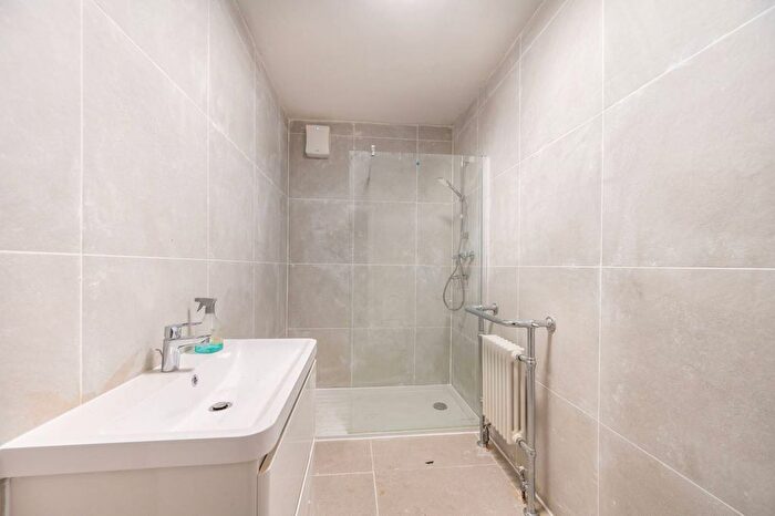 3 Bedroom Flat To Rent In Lane Close, Dollis Hill, London, NW2