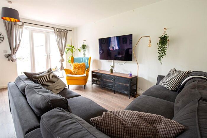 3 Bedroom Semi Detached House For Sale In Grove Park Gardens, Fishponds, Bristol, BS16