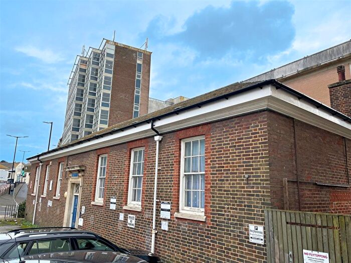 2 Bedroom Flat To Rent In Cornwallis Terrace, Hastings, TN34