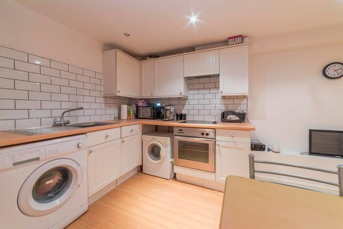 1 Bedroom Flat To Rent In High Street, Old Town, Hemel Hempstead, HP1