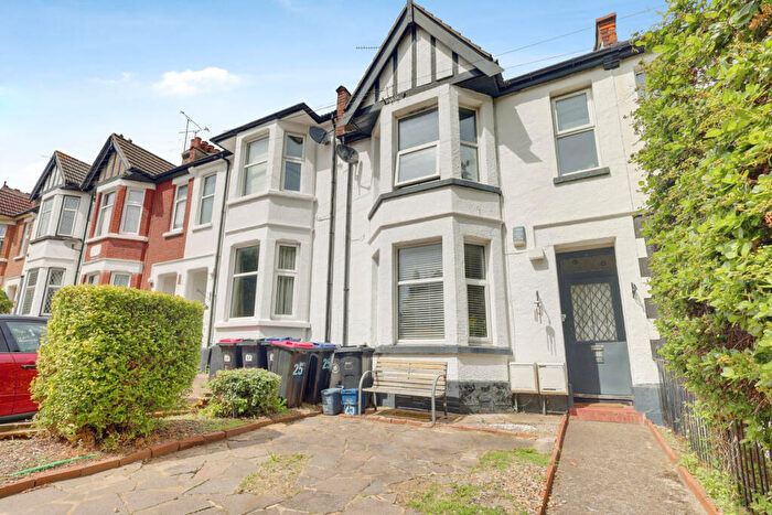2 Bedroom Flat For Sale In Canewdon Road, Westcliff-on-sea, SS0