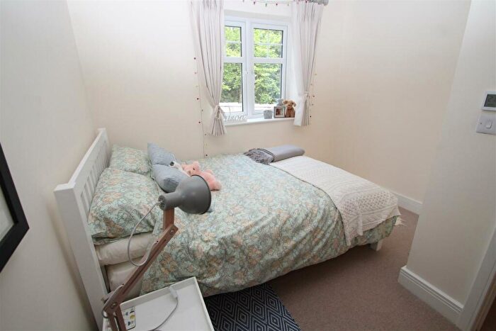 2 Bedroom Apartment To Rent In Walk Of Station, High Wycombe, HP13