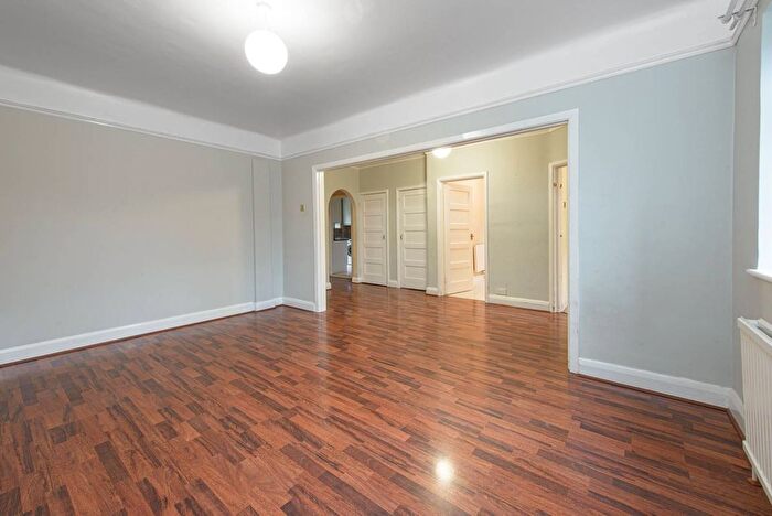 3 Bedroom Maisonette For Sale In Lyttelton Road, Hampstead Garden Suburb, London, N2