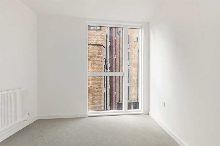 2 Bedroom Flat For Sale In Copeland Road, London, SE15