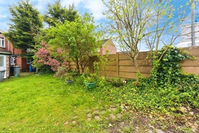 2 Bedroom End Of Terrace House To Rent In Dane Road, Sale, M33