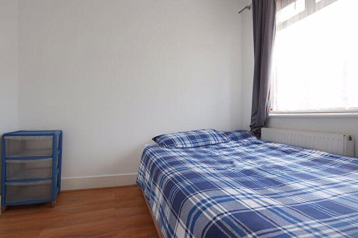 5 Bedroom House To Rent In X Bedroom House With Hmo Licence - Wood Green, N22