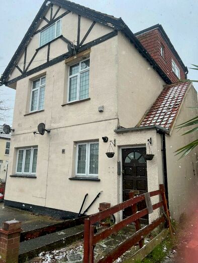 2 Bedroom Flat To Rent In Oban Road, Southend-On-Sea, Essex, SS2