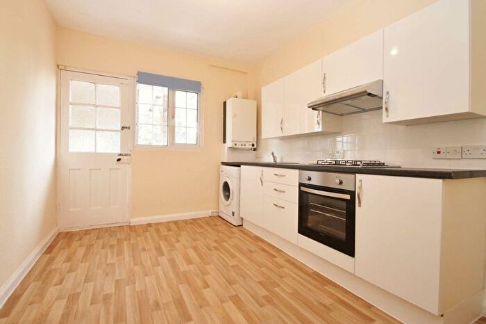 2 Bedroom Flat To Rent In Malvern Court, Harrow, Middlesex, HA2