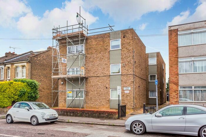 1 Bedroom Flat To Rent In Maybank Road, South Woodford, E18