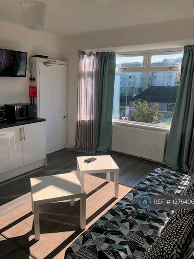 5 Bedroom Flat To Rent In Sighthill Crescent, Edinburgh, EH11