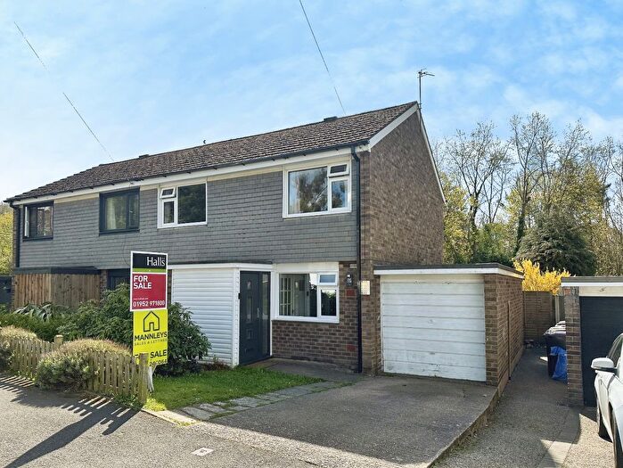 3 Bedroom Semi Detached House For Sale In Mount Side, Ketley, Telford, Shropshire, TF1