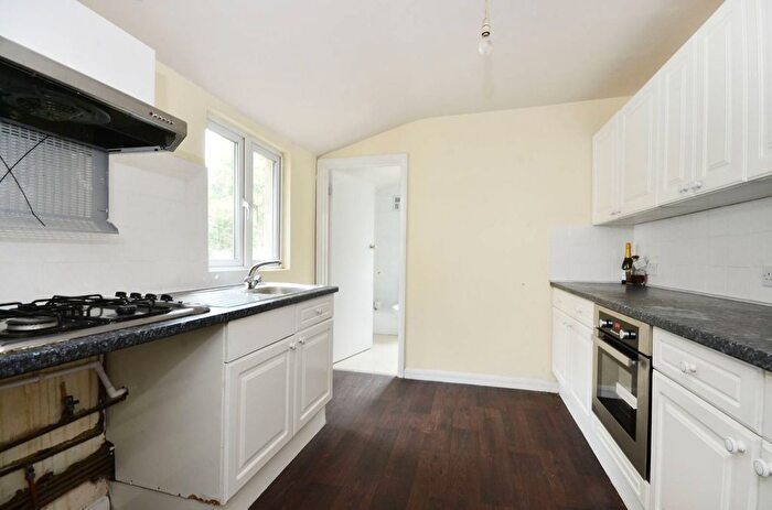 1 Bedroom Flat To Rent In Merton Road, Southfields, London, SW18