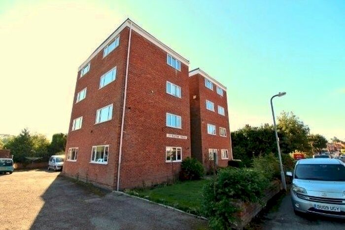 2 Bedroom Flat To Rent In The Hill Avenue, Worcester WR5