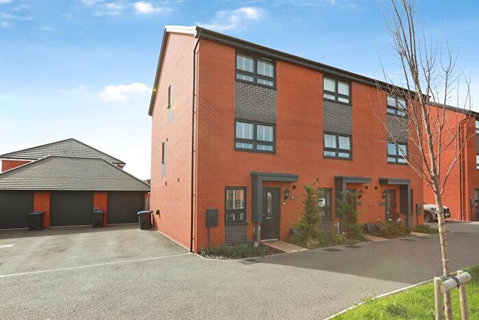 4 Bedroom End Of Terrace House For Sale In White Lias Way, Upper Lighthorne, Leamington Spa, CV33