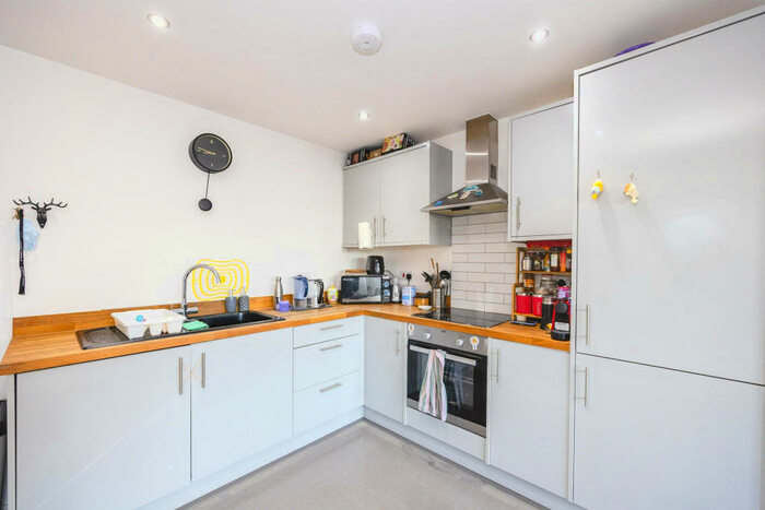 1 Bedroom Flat To Rent In Raebarn House, Waterlooville, PO7