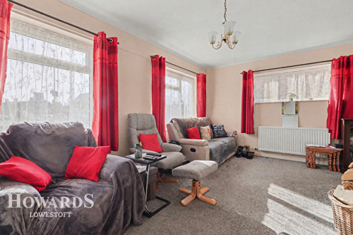 3 Bedroom Semi-Detached House For Sale In Dell Road, South Oulton Broad, NR33