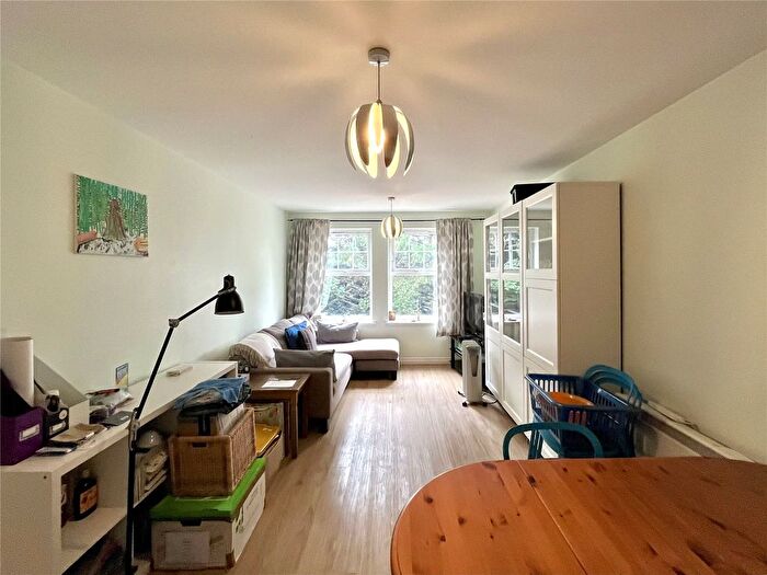 2 Bedroom Flat To Rent In Relton Court, Acton, London, W3