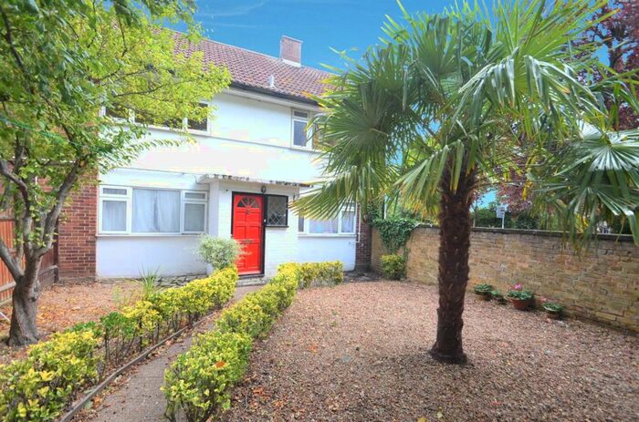 2 Bedroom Maisonette To Rent In Southbourne Gardens, Ruislip, HA4