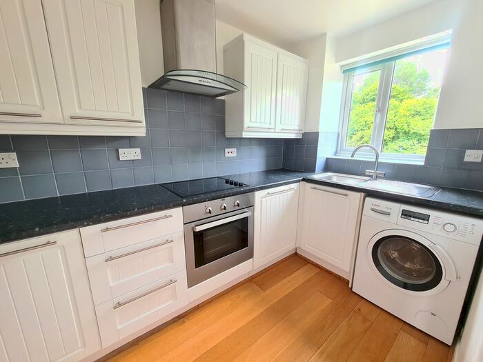 1 Bedroom Flat To Rent In Lowestoft Drive, Burnham, Slough, SL1