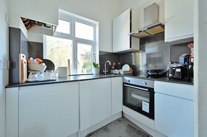 1 Bedroom Flat To Rent In Aldenham Road, Bushey, WD23