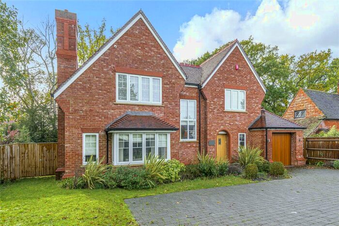 4 Bedroom Detached House To Rent In Horsham Road, Cranleigh, Surrey, GU6