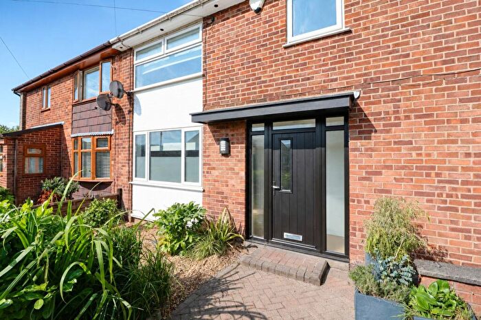 4 Bedroom Semi-Detached House To Rent In South Close, Tintwistle, SK13