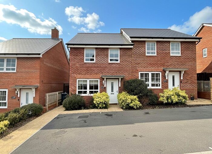 3 Bedroom Semi-Detached House For Sale In Loveridge Drive, Alphington, EX2