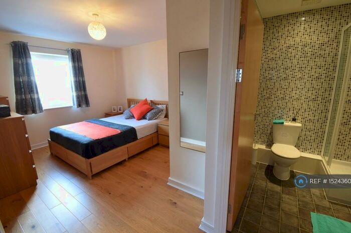 2 Bedroom Flat To Rent In Dumballs Road, Cardiff, CF10