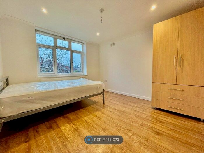 2 Bedroom Flat To Rent In Balfour Road, London, W3
