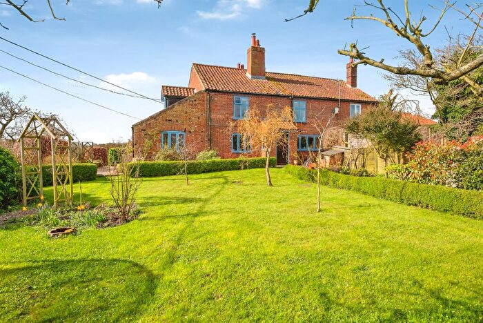 4 Bedroom Character Property For Sale In Brick Kiln Lane, Kerdiston, NR10