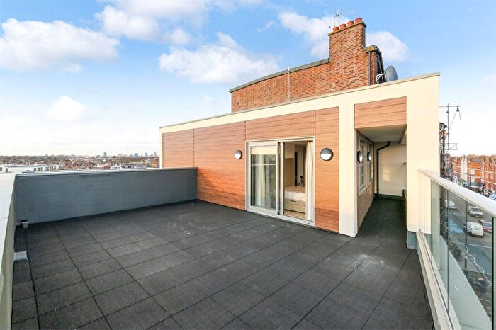 3 Bedroom Apartment To Rent In Hexagon Court, London, SW12