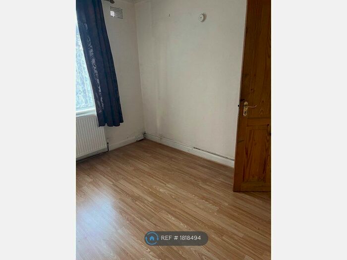 2 Bedroom Maisonette To Rent In Shelley Close, Greenford, UB6