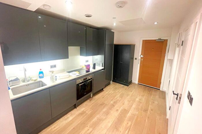 Apartment To Rent In Woking, GU21