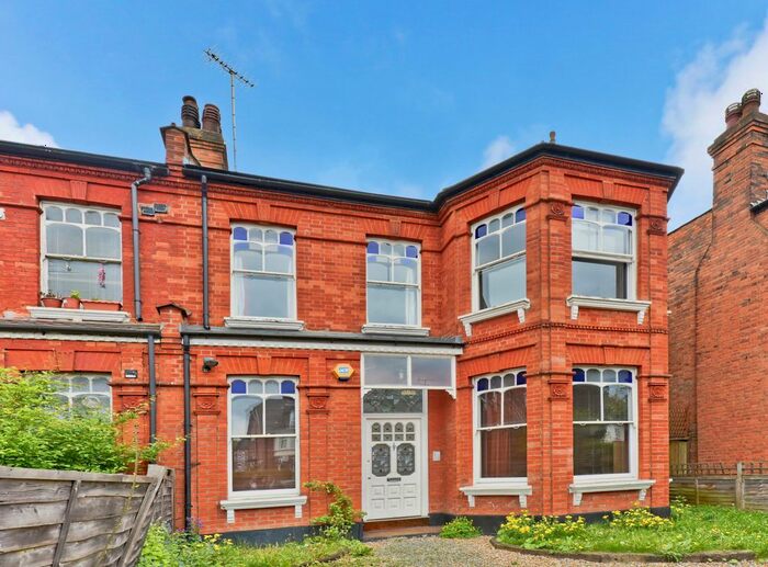 2 Bedroom Flat To Rent In Walm Lane, London, NW2