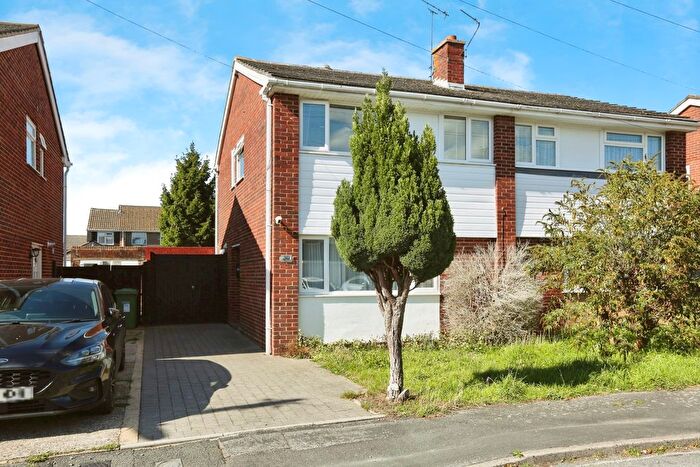 3 Bedroom Semi-detached House For Sale In Cumberland Avenue, Chandler's Ford, Eastleigh, Hampshire, SO53