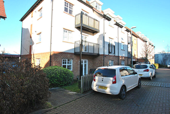 2 Bedroom Apartment For Sale In Bowyer Drive, Letchworth Garden City, SG6