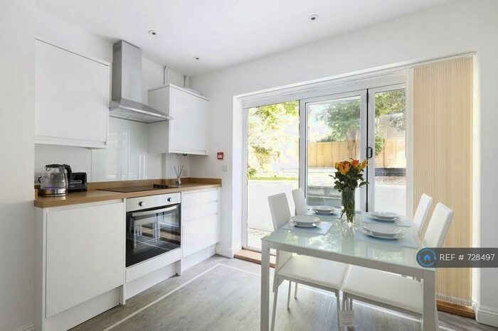 2 Bedroom Flat To Rent In Cromwell Road, Hove, BN3